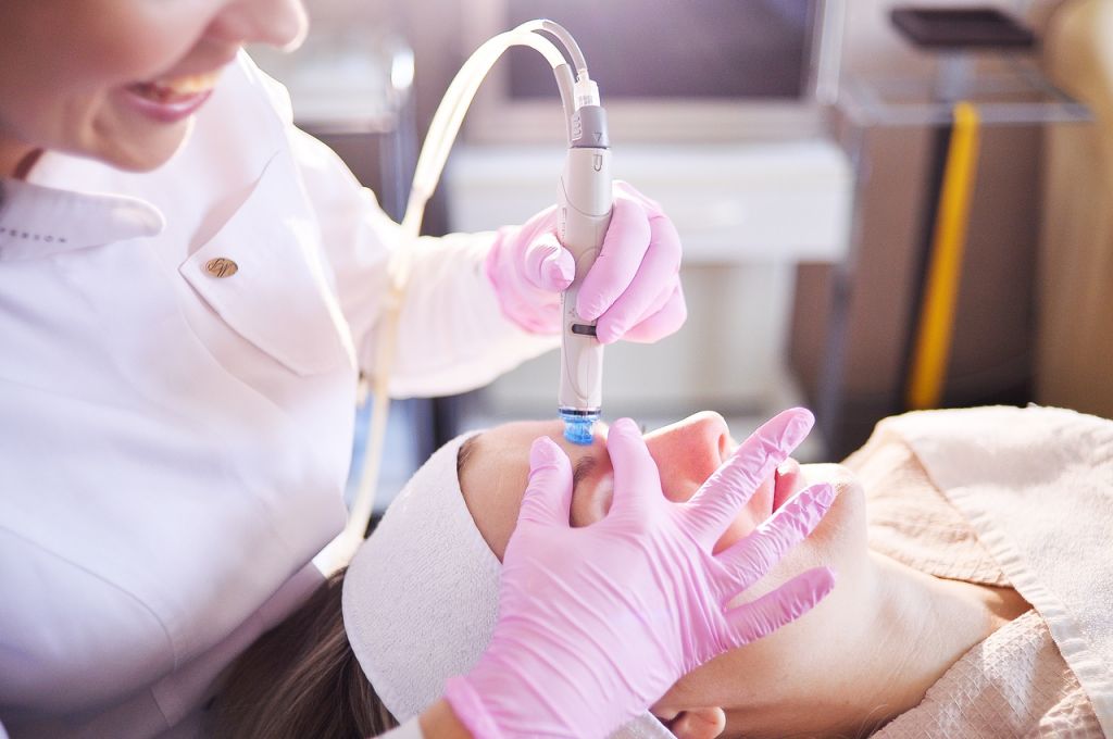 HydraFacial (Хайдра Фэшл) - вакуумная чистка лица и дополнительный лифтинг-уход
